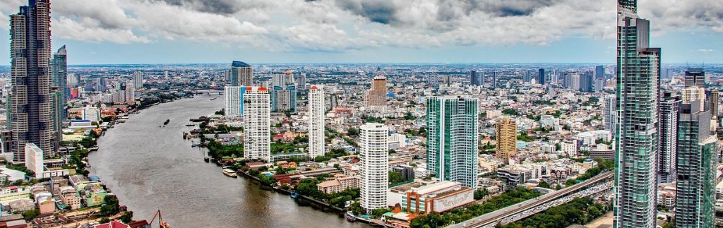 Vue panoramique de Bangkok illustrant le dynamisme économique et les opportunités pour l'achat immobilier en thaïlande.