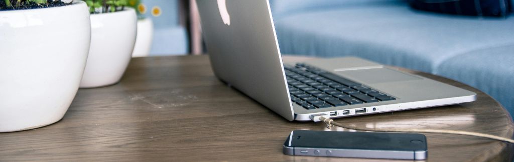 Modern workspace with laptop and smartphone, symbolizing business online in Thailand