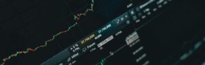 График биржевых котировок с восходящим трендом — инвестиции в Таиланд