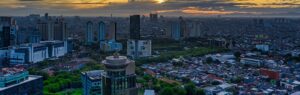 Skyline von Bangkok bei Sonnenuntergang, Symbol für wirtschaftliches Wachstum und internationale Investitionen unter dem Board of Investment