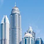 skyline moderno di Dubai con grattacieli, simbolo della crescita economica e del sistema delle tasse a Dubai