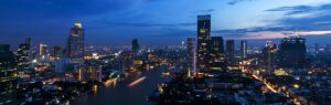 Вид на ночной Бангкок — идеальный выбор для тех, кто планирует переезд в Таиланд.