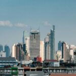 Skyline of Bangkok representing the modern real estate market and agenzia immobiliare Thailandia services.