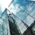 Moderne Bürogebäude in Bangkok – Symbol für die Unternehmensgründung in Thailand.